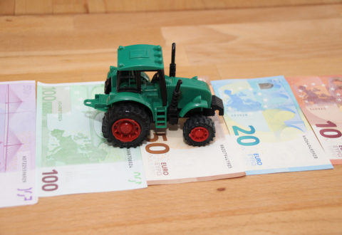 Ein Traktor und Bargeld