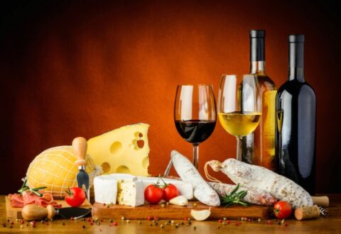 agroalimentare-vino-formaggi-salumi-by-draghicich-fotolia-750